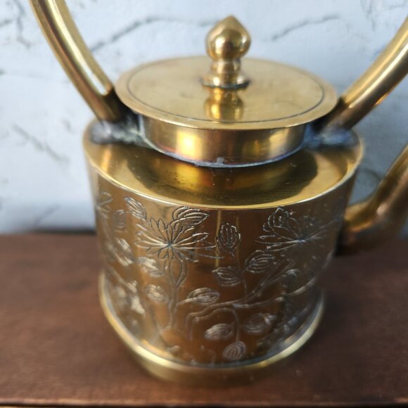 Antique Chinese Brass Teapot | Hand-Etched Floral | Round Handle | c.1890–1920 - Picture 3 of 10